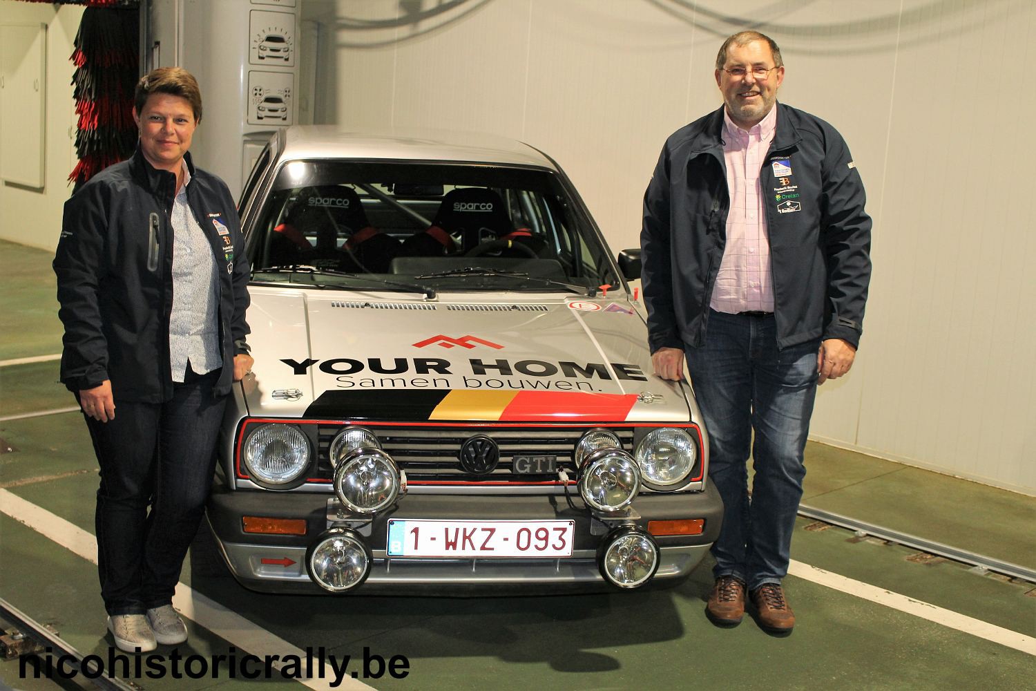 Philippe Vallaeys en Caroline D’Haese stellen hun nieuwe wagen voor in Kortrijk !